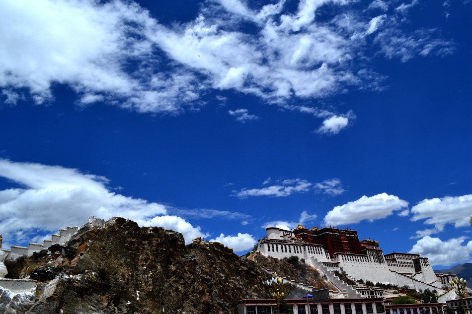 外交部发言人就西藏问题发表评论